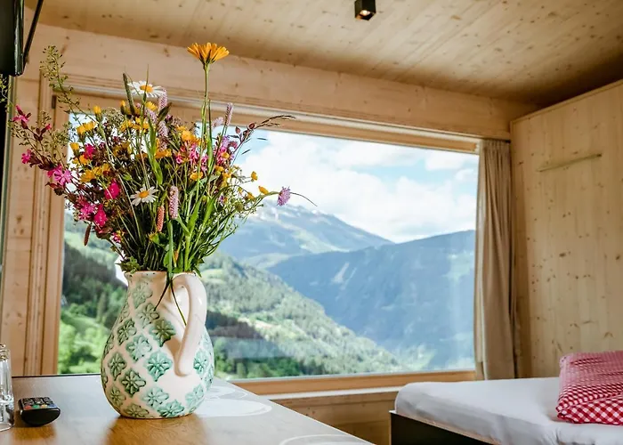 Refugio Laudegg Ладис