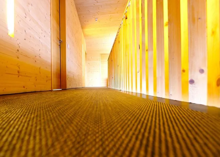 Refugio Laudegg Ладис