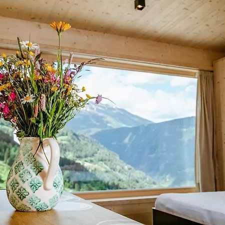 Refugio Laudegg لاديس