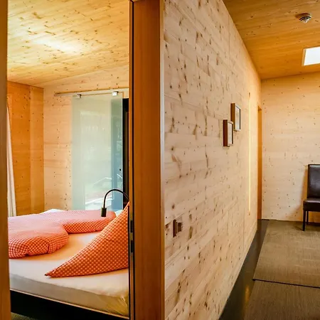 Refugio Laudegg لاديس